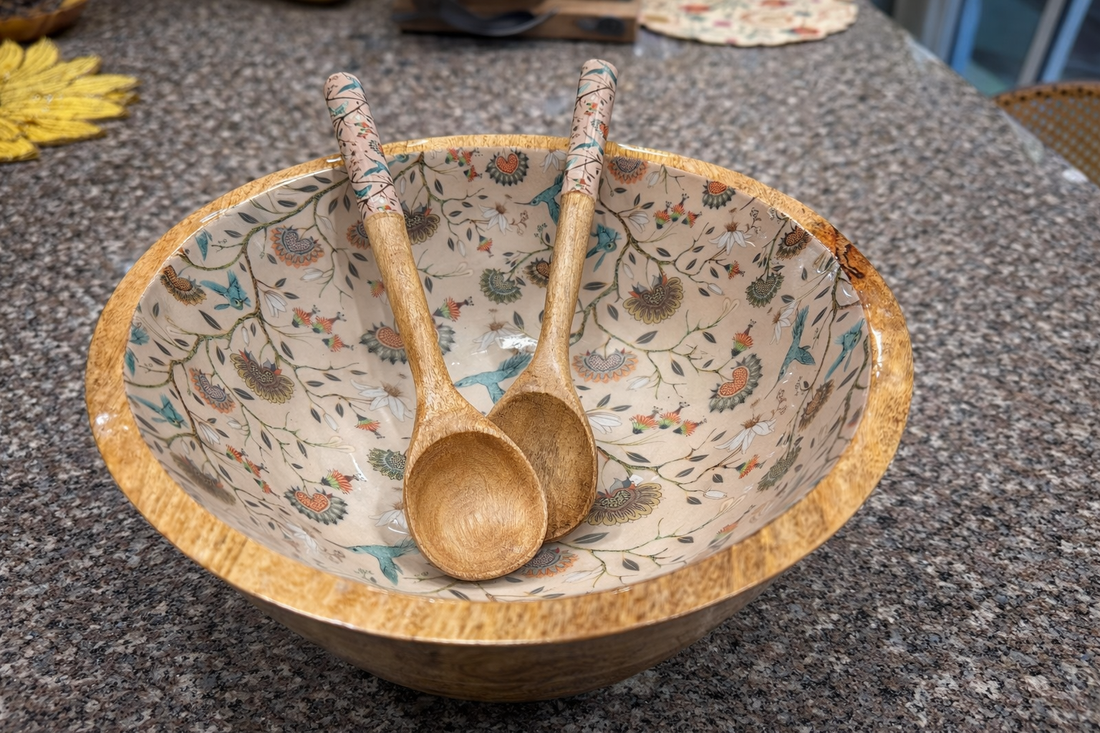 Hummingbird Mango Wood Serving Bowl set Large